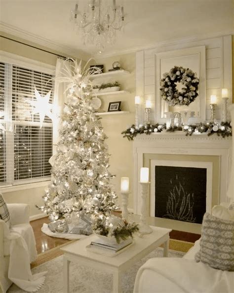 Lighting Ideas for White Christmas Tree