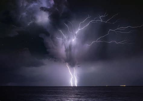 How lightning forms