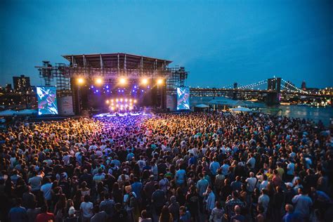 Live Music and Entertainment Party Boat Experience