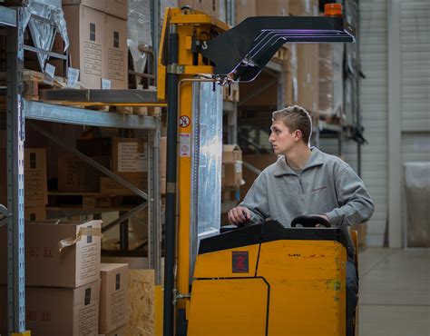 Logistical Specialist working in a warehouse