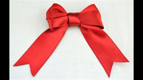 A looped bow on a gift box