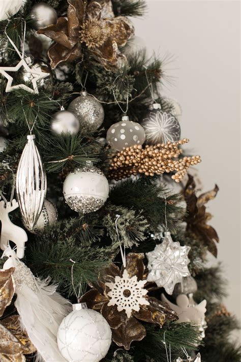 Luxe Christmas Tree Styling Ideas