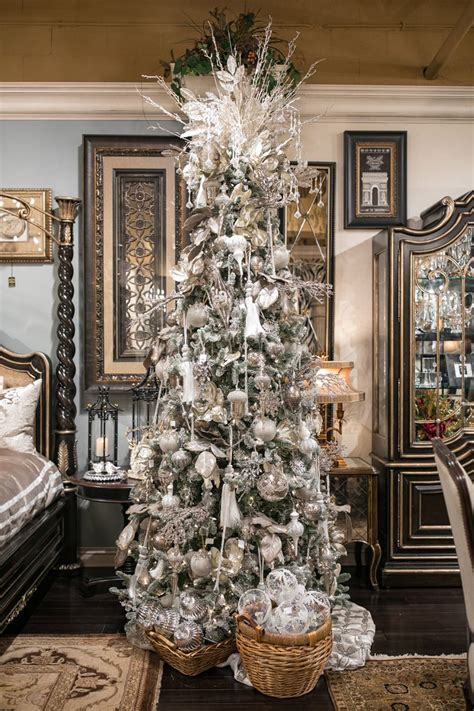 Luxurious Christmas Tree Decorations 10