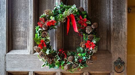 How to Make a Christmas Wreath