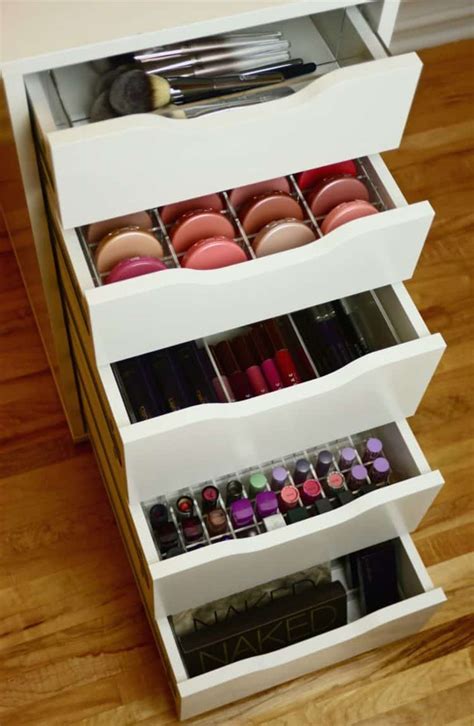 Makeup Palette Organization