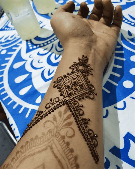 Male Henna Application