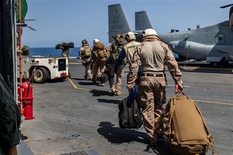 Marine Deployment Soldiers Image