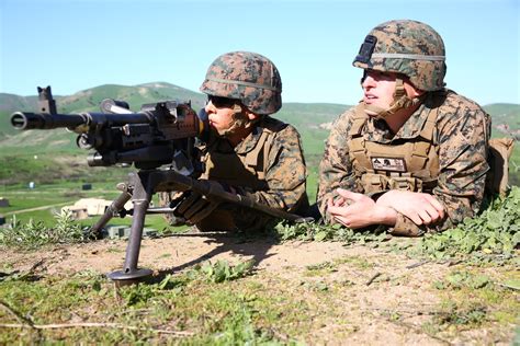 Marine machine gunner first aid training