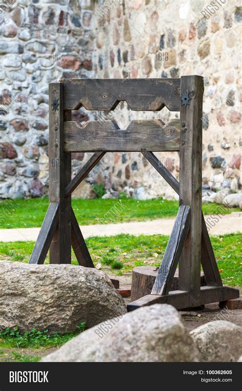 Medieval execution devices