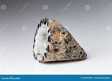 Metamorphic geode formation