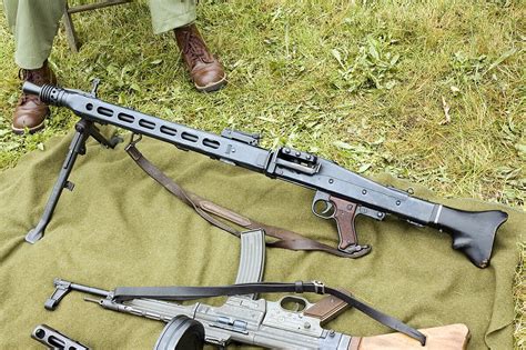 MG 42 machine gun