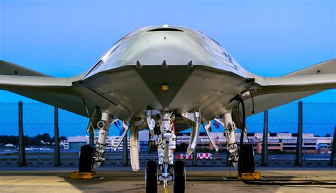 Fighter jet refueling in mid-air