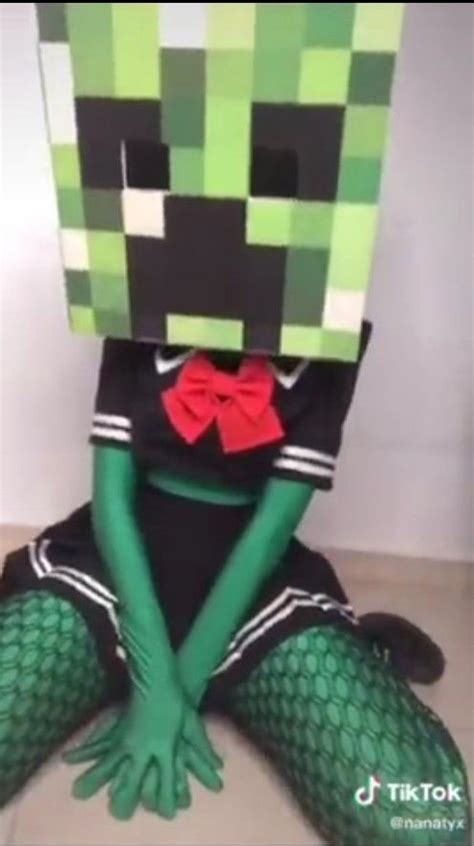 Minecraft Creeper Cosplay