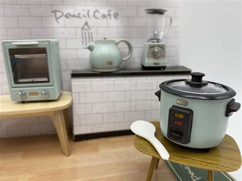 Miniature kitchen appliances for dollhouses