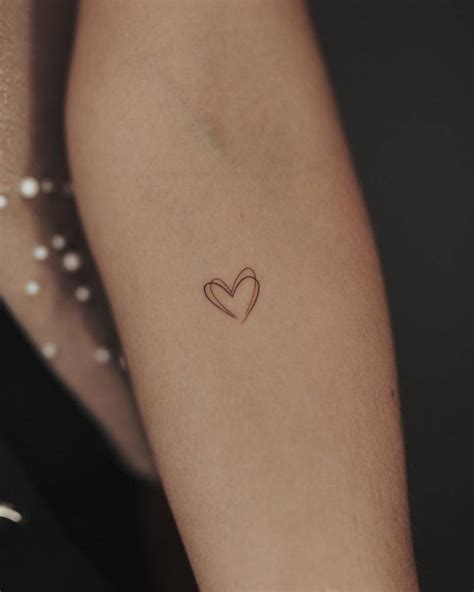 Minimalist heart tattoo stencil design