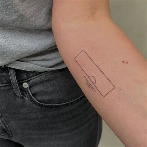 Description of Minimalist Tattoo Trends