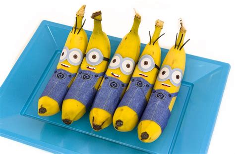 Minion with banana printable cutout