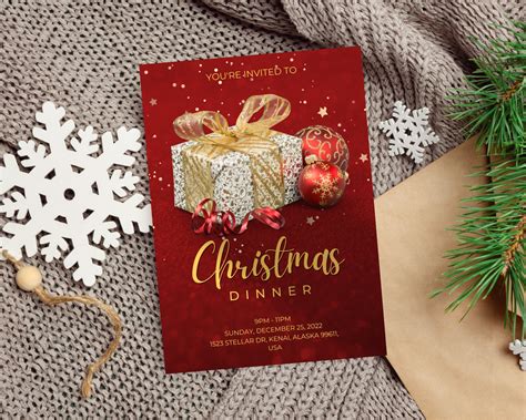 Modern Christmas dinner invitation with simple design