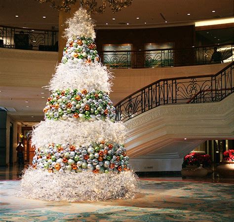 Modern Christmas Tree Styling Ideas