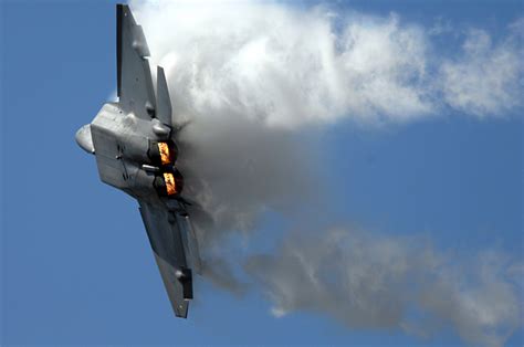 Modified F-22 for Aerobatics