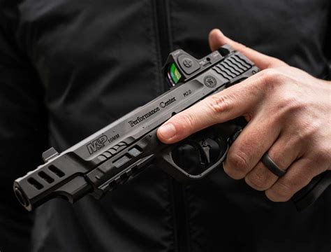 M&P 10mm Performance Center ergonomic design