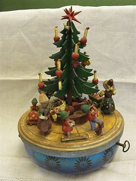 Music box Christmas tree topper