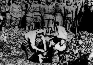 Japanese soldiers executing Chinese civilians in Nanking in 1937