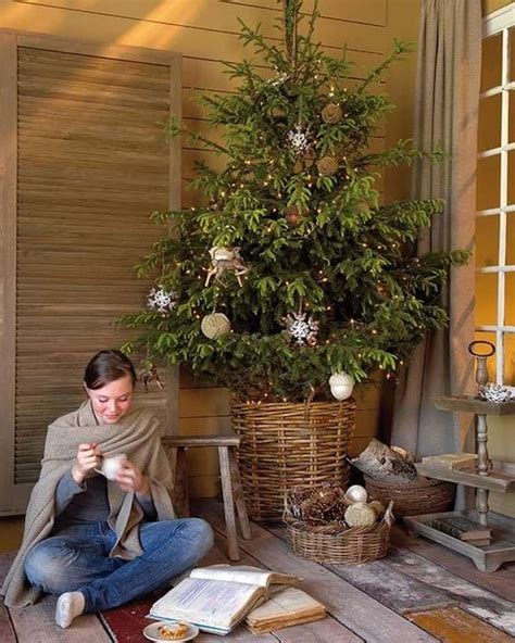 Natural Christmas Tree Decorating Ideas