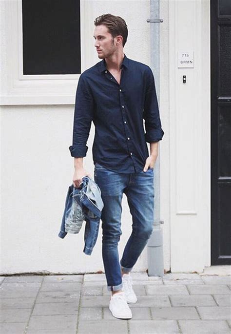 Navy blue tee with jeans