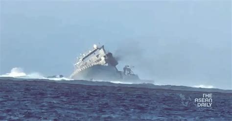 New Zealand Navy Ship Sinks