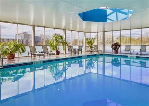 Pool at Embassy Suites by Hilton Newark Airport