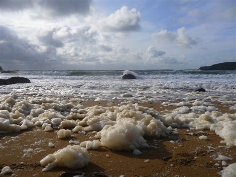 The intricate patterns of ocean foam