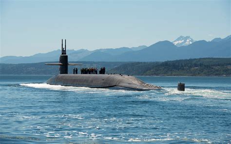 Ohio class submarine length and beam