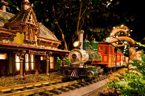 Olbrich Botanical Gardens Holiday Train Show