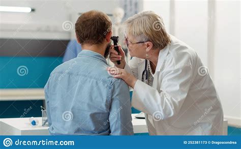 Otolaryngologist consulting with colleague