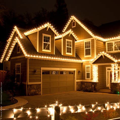 Outdoor Christmas Roof Lighting Ideas