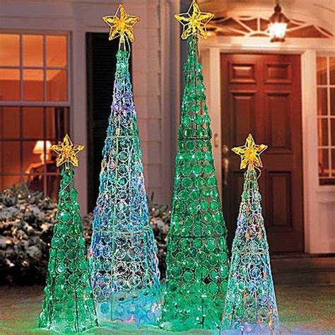 Outdoor Christmas tree decor inspiration 10