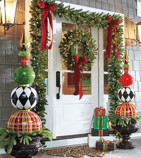 Outdoor Christmas Tree Styling Ideas