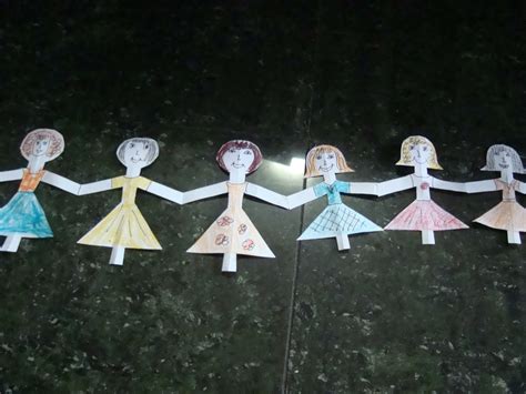 Paper doll chain themes