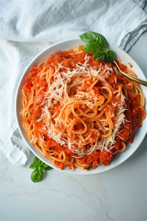 Pasta with marinara sauce