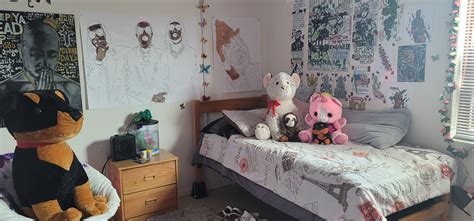 A personalized barracks room with family photos