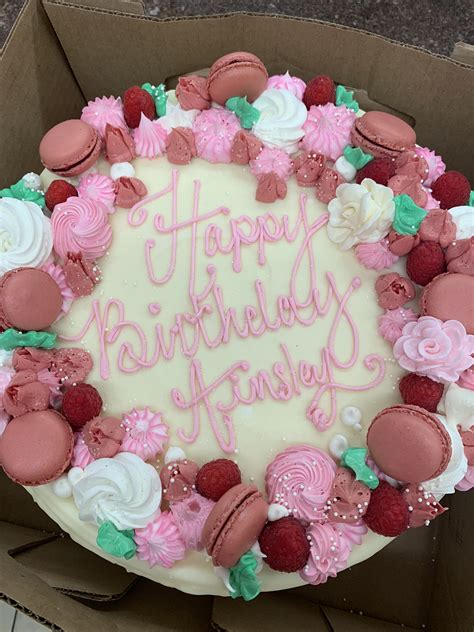 Personalized birthday cakes