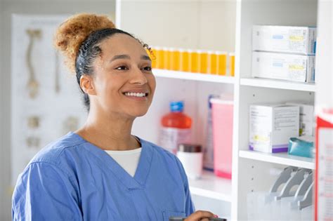 Pharmacy Technician Communicating with Pharmacist