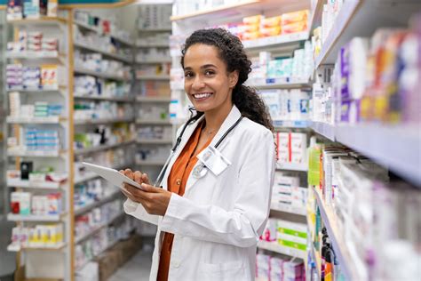 Pharmacy Technician Working in Retail Pharmacy