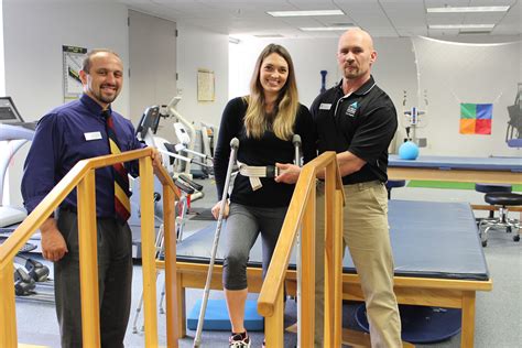 Physical therapy assistant assisting with discharge planning