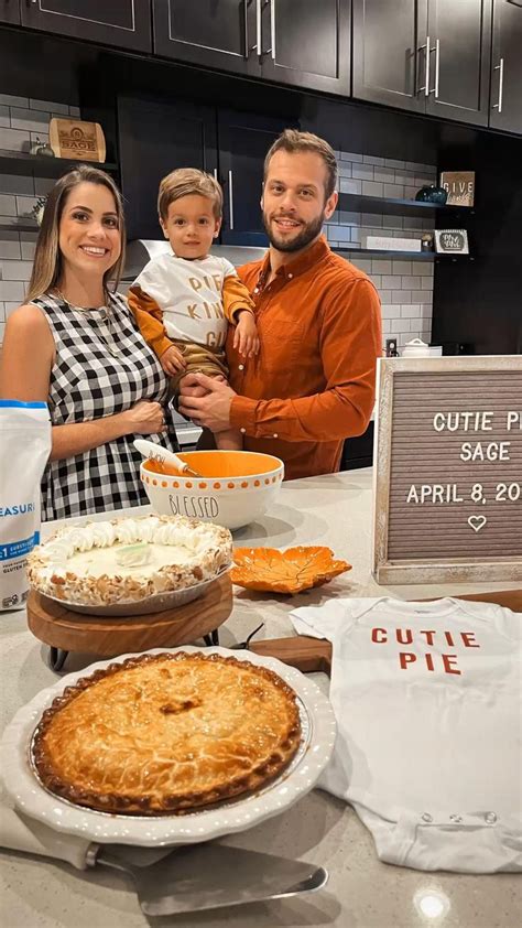 Pie-themed pregnancy announcement