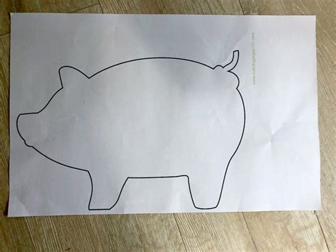 Pig-Shaped Cutting Board Template Design 2