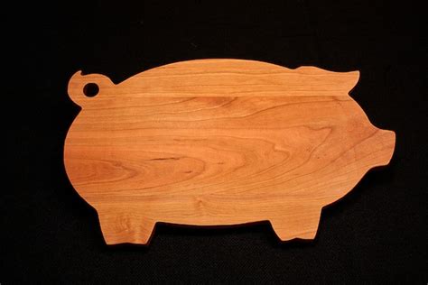 Pig-Shaped Cutting Board Template Design 4