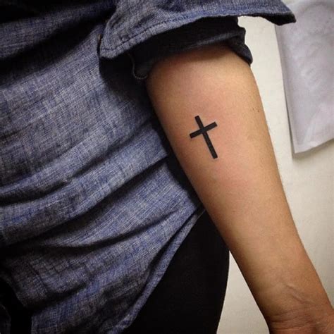 Placement of cross tattoos