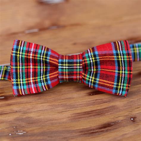 Plaid bow tie pattern